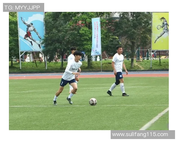 足球巨星闪耀绿茵场经典进球瞬间回顾与分析