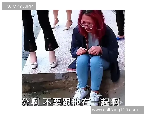 英剧中足球明星妻子的生活与挑战揭示了婚姻背后的真实故事与情感纠葛